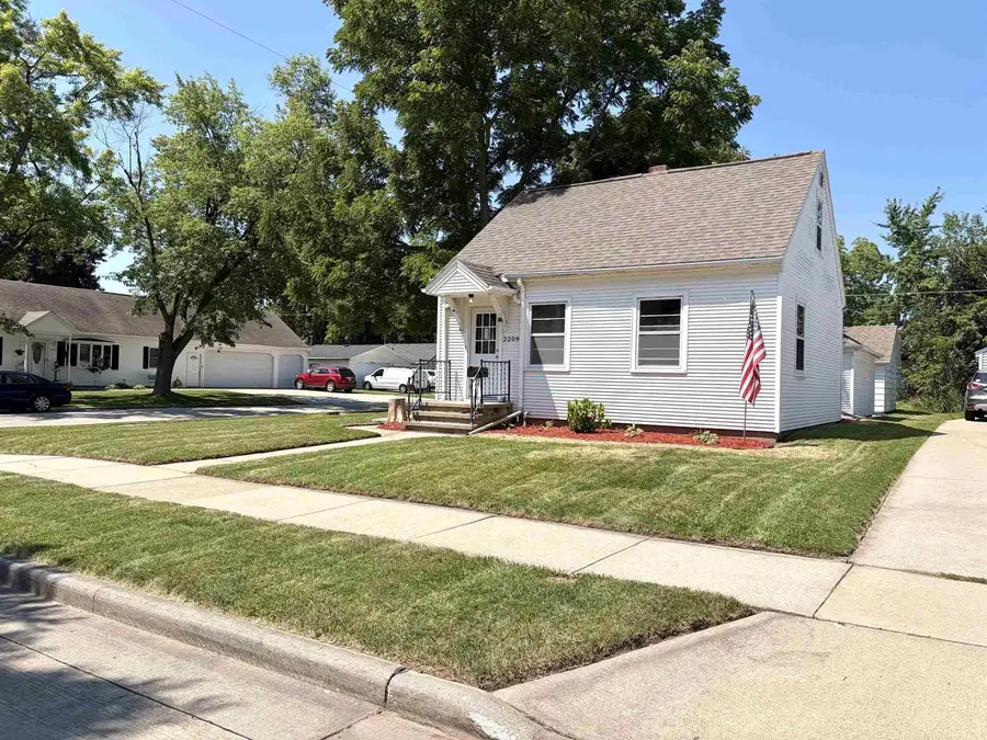 2209 N CLARK STREET, Appleton, WI 54911 - #2