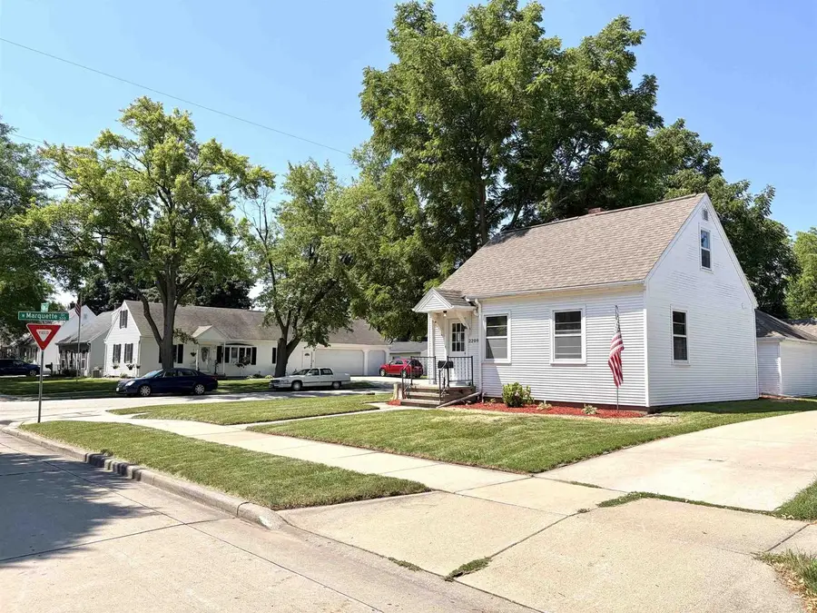 2209 N CLARK STREET, Appleton, WI 54911 - #3