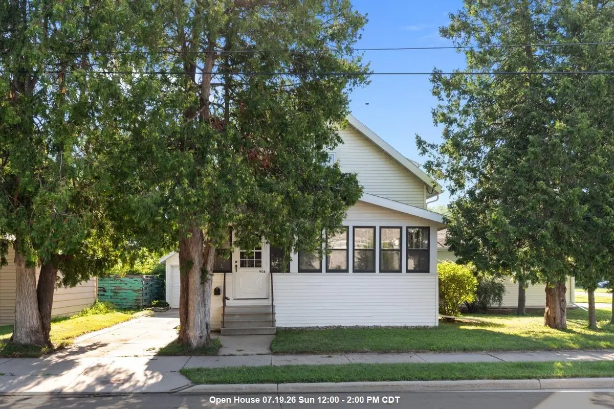 906 GRAND STREET, Oshkosh, WI 54901 - #1