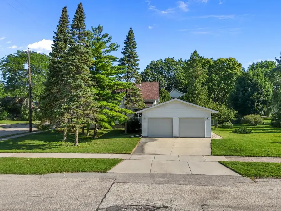 906 GRAND STREET, Oshkosh, WI 54901 - #3