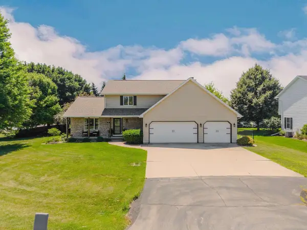 51 OVERLAND TRAIL, Oshkosh, WI 54904