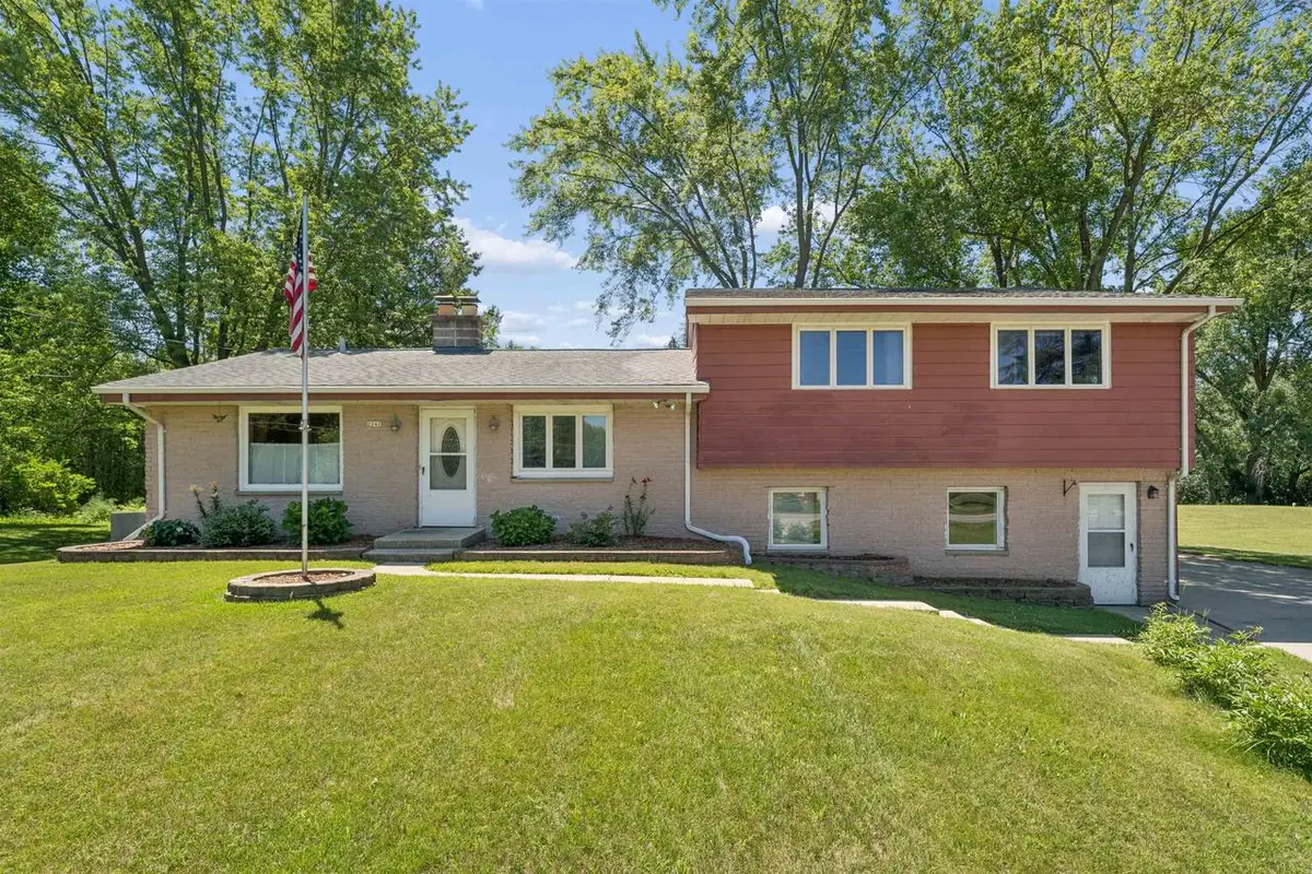2241 WALLACE LAKE ROAD, West Bend, WI 53090 - #1