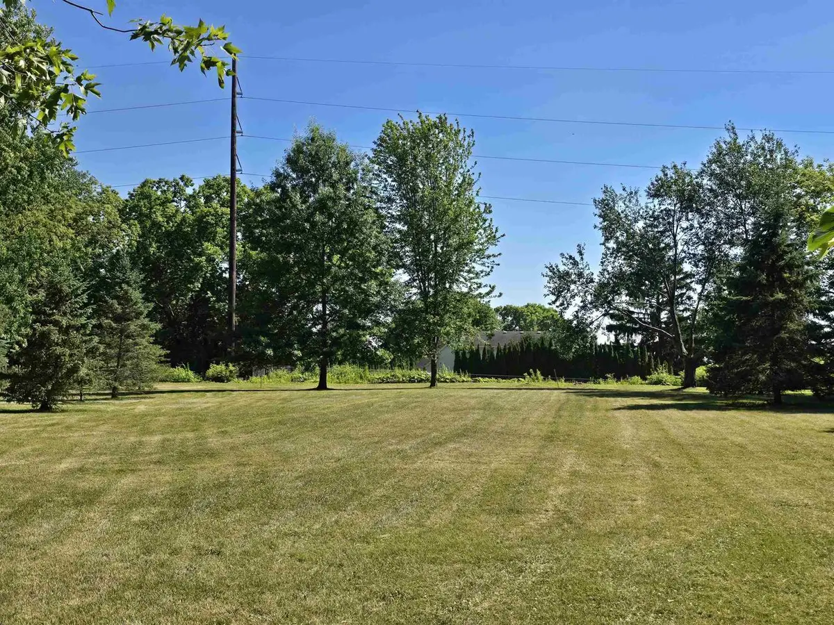 LAKEVIEW COURT, Menasha, WI 54952 - #1
