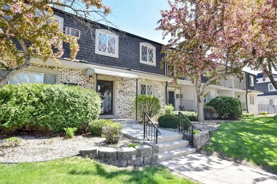 121 W NORTH STREET  #27, Waukesha, WI 53188 - #1