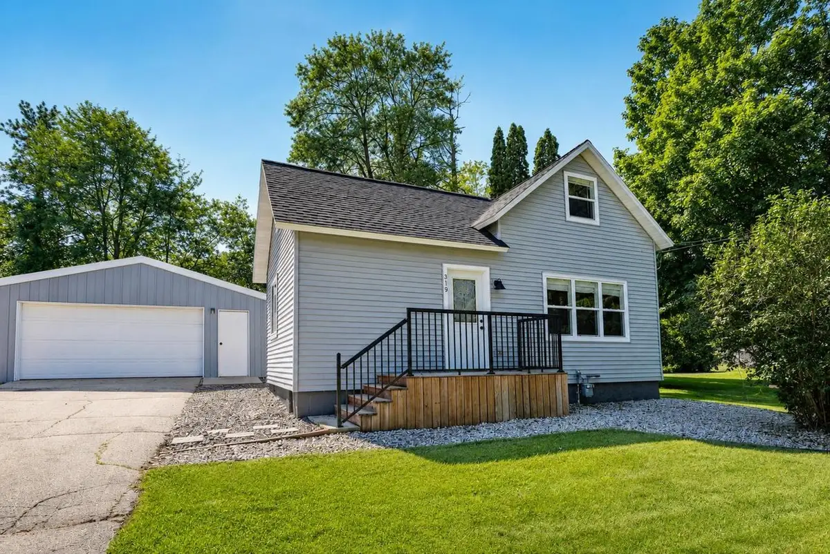 319 S OAKLAND AVENUE, Oconto Falls, WI 54154 - #1
