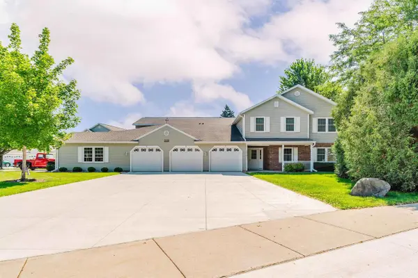 2520 VILLAGE LANE, Oshkosh, WI 54904