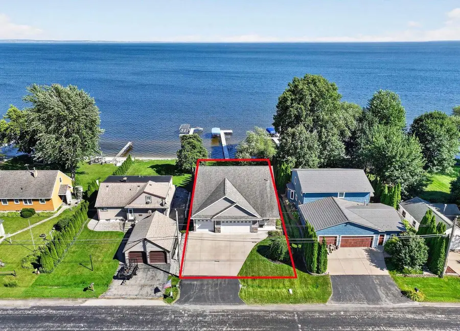 4666 ISLAND VIEW DRIVE, Oshkosh, WI 54901 - #3