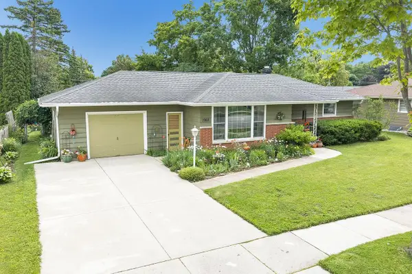 1762 CHATEAU DRIVE, Green Bay, WI 54304