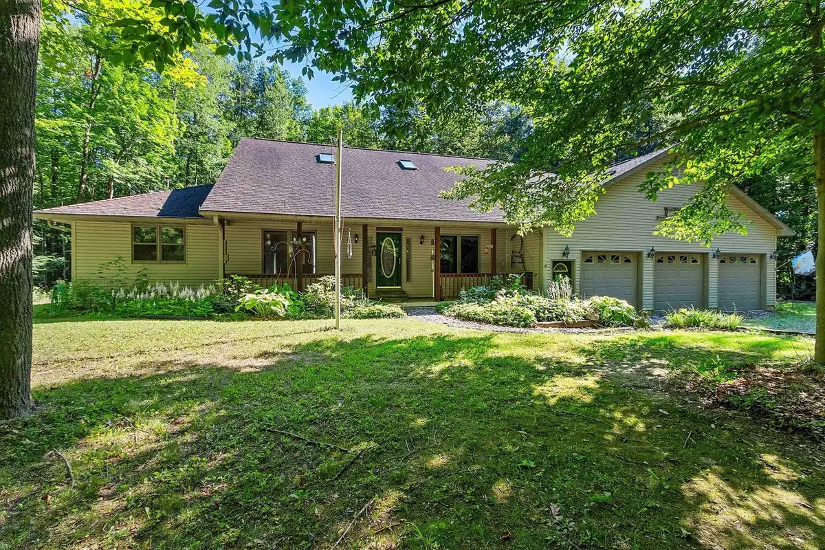 5262 MAPLE LANE, Oconto Falls, WI 54154 - #1