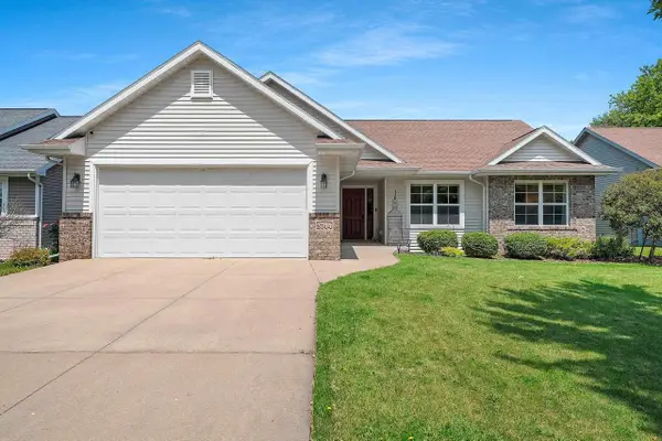 2744 W COMMONWEALTH COURT, Appleton, WI 54914