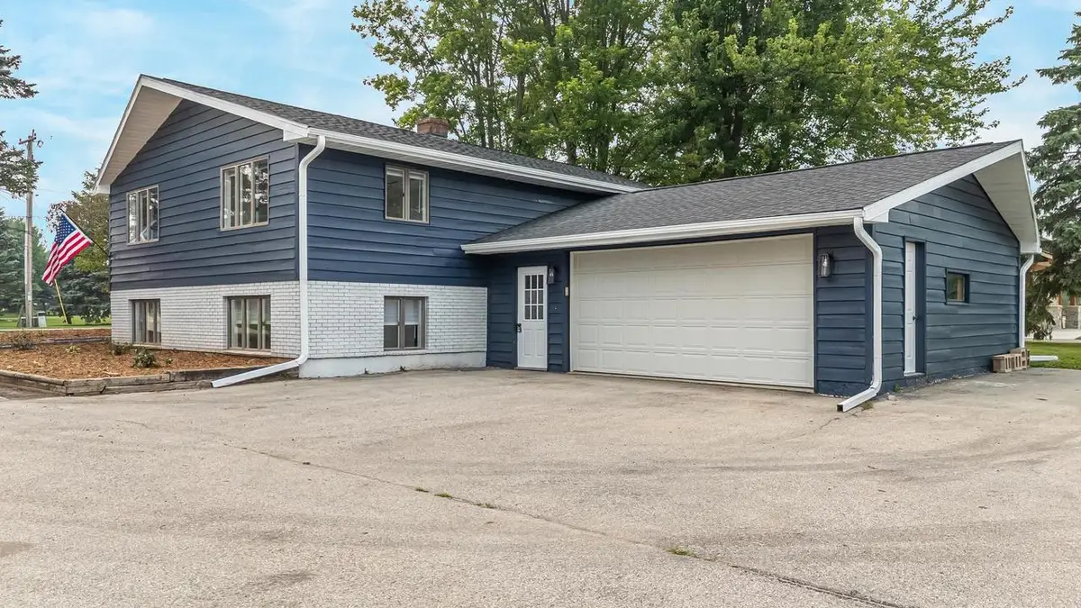 3722 N CASALOMA DRIVE, Appleton, WI 54913 - #1