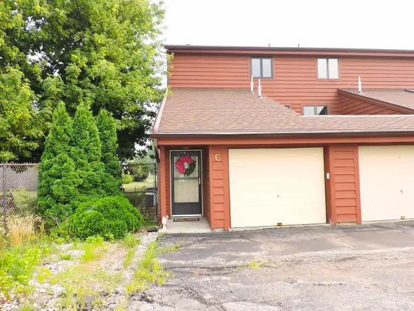 2206 MEADOWBROOK COURT, Oshkosh, WI 54904