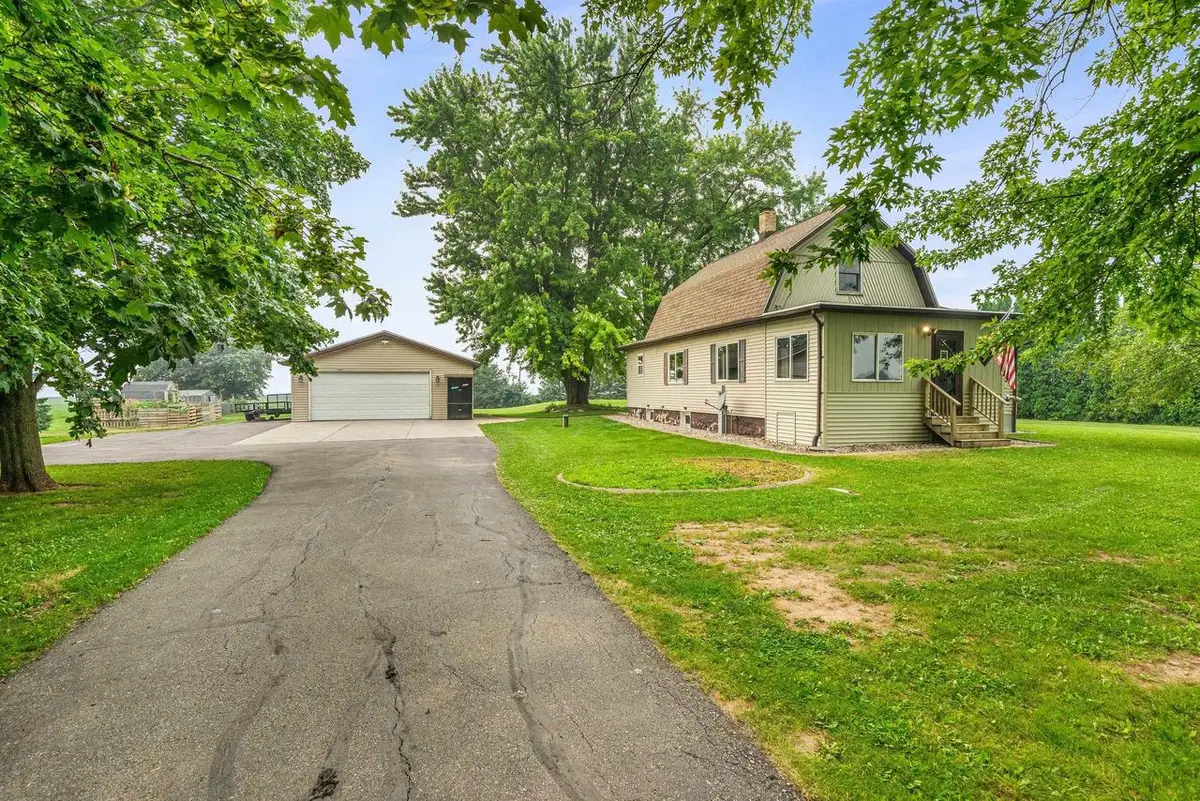 N5403 COUNTY RD W, New London, WI 54961 - #1