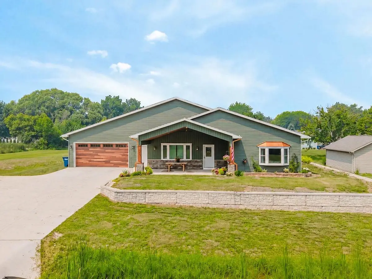 661 E RIVER DRIVE, Omro, WI 54963 - #1