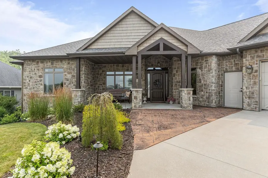 1835 PRESIDENTIAL DRIVE, Neenah, WI 54956 - #2