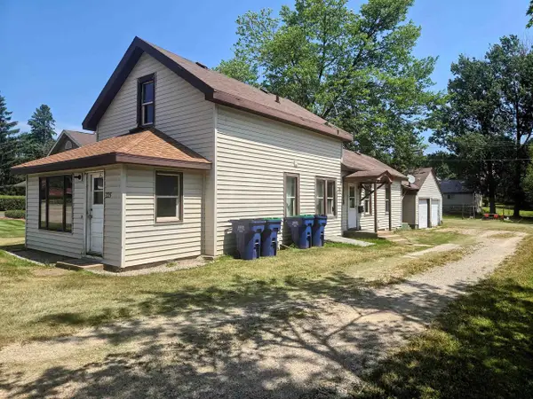 225 S MAIN STREET, Iola, WI 54945