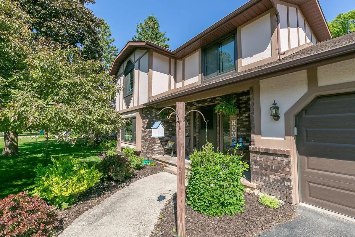 37 BUTTE DES MORTS COURT, Appleton, WI 54914 - #1