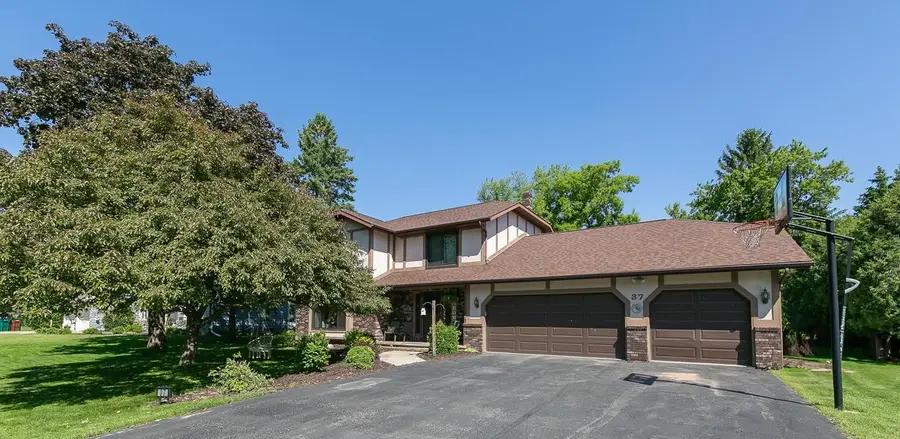 37 BUTTE DES MORTS COURT, Appleton, WI 54914 - #3