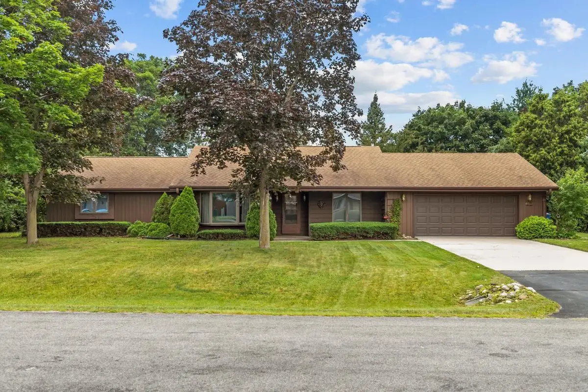 301 OAK MANOR DRIVE, Oshkosh, WI 54904 - #1
