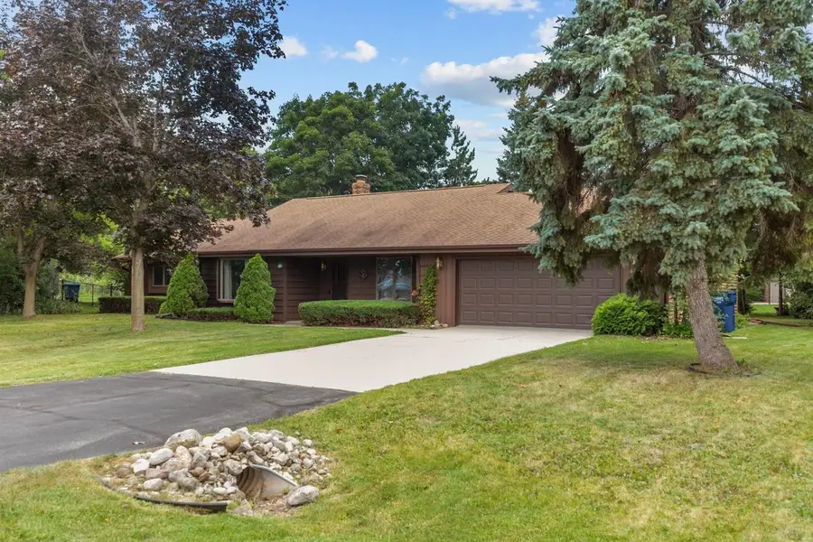 301 OAK MANOR DRIVE, Oshkosh, WI 54904 - #3