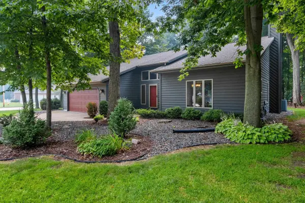 2043 AUTUMN LEAVES CIRCLE, Green Bay, WI 54313