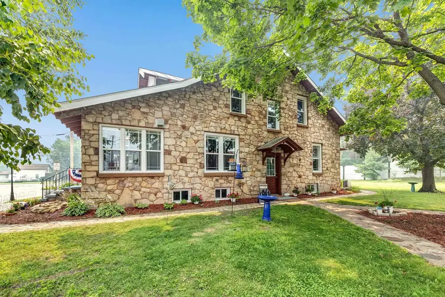 109 E WISCONSIN STREET, Weyauwega, WI 54983 - #2