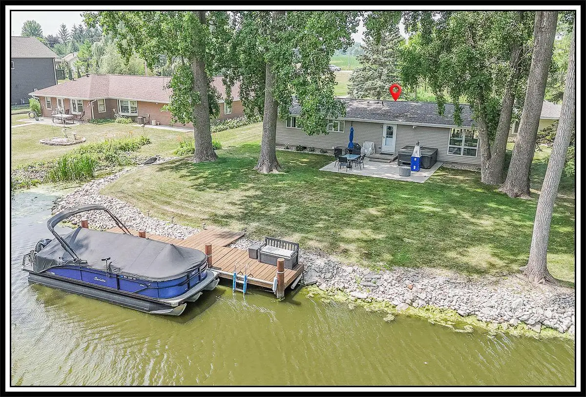 6752 LEE HARBOR LANE, Oshkosh, WI 54902 - #1
