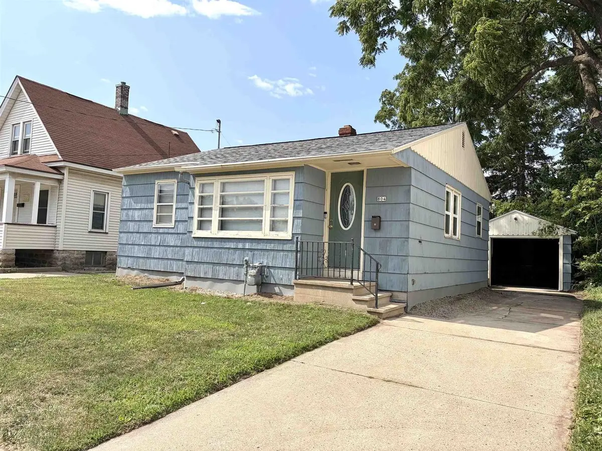 804 JOHN AVENUE, Oshkosh, WI 54901 - #1
