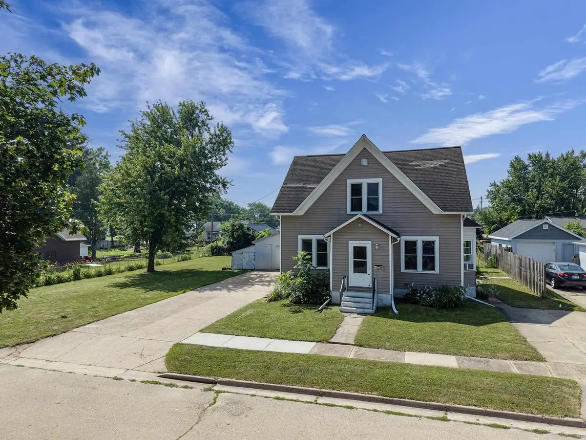 524 BRUCE STREET, New London, WI 54961 - #1