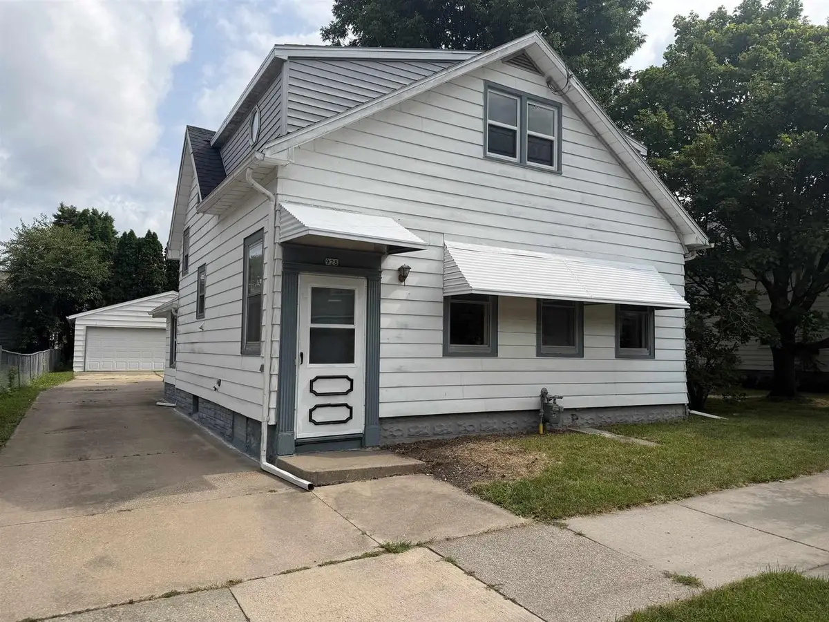 928 HARNEY AVENUE, Oshkosh, WI 54901 - #1