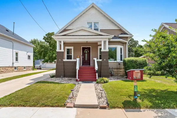 823 W 4TH AVENUE, Oshkosh, WI 54902