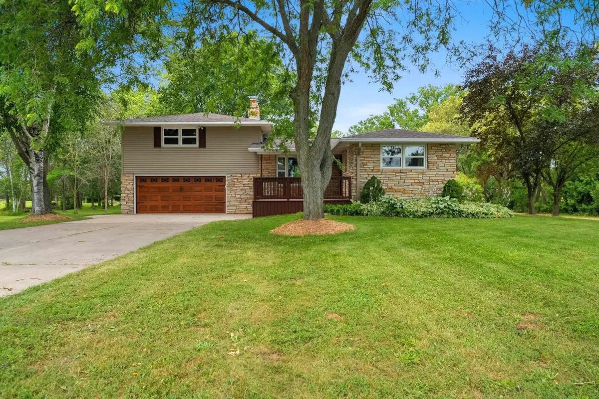 1919 CTH U, Howard, WI 54313 - #1