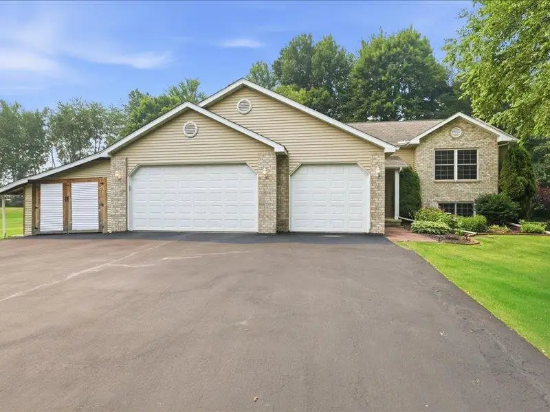 3225 S 26TH STREET, Manitowoc, WI 54220 - #1
