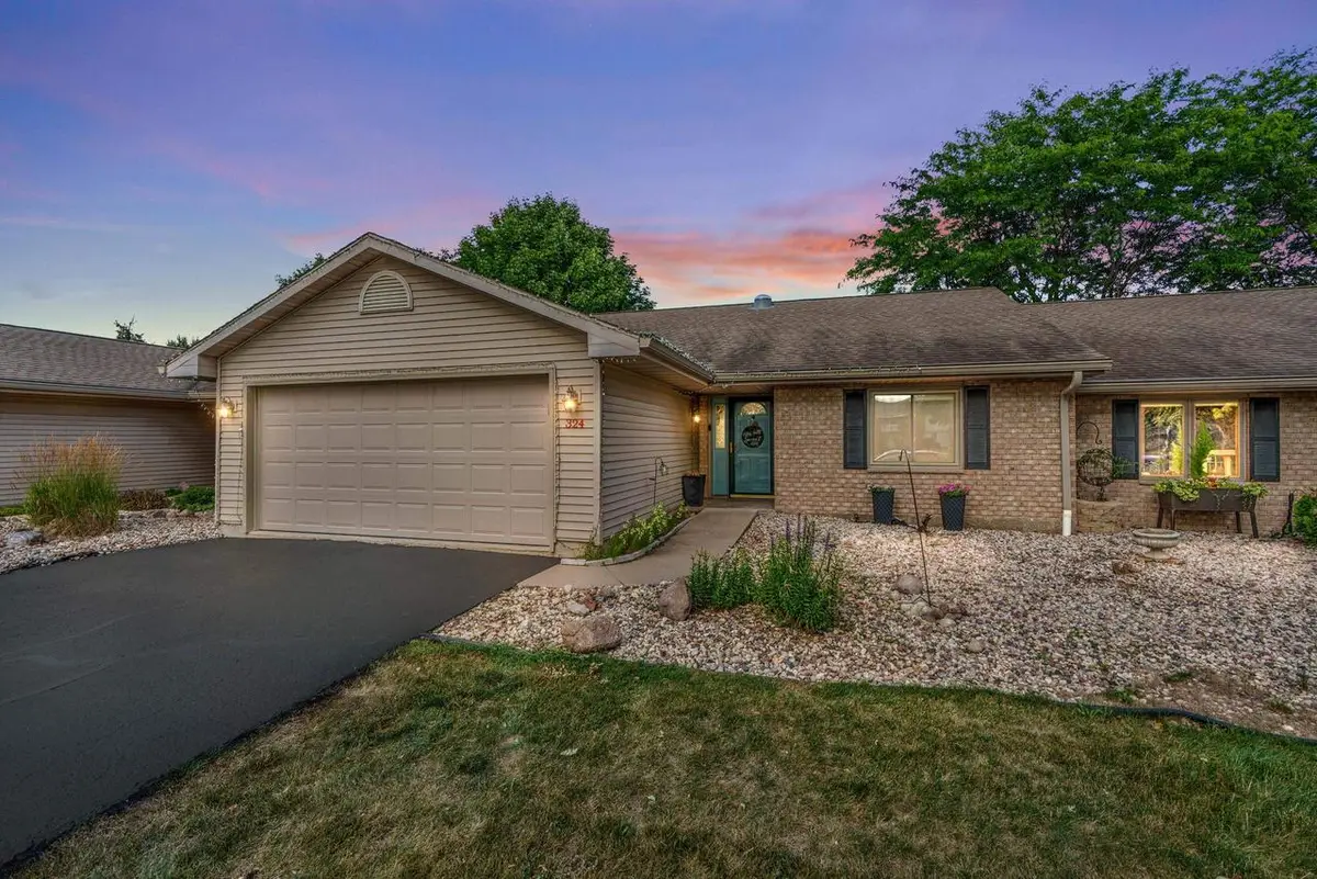 324 N WESTHAVEN DRIVE, Oshkosh, WI 54904 - #1