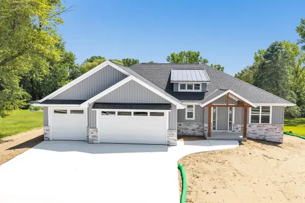 2735 HILLSDALE COURT, Green Bay, WI 54313