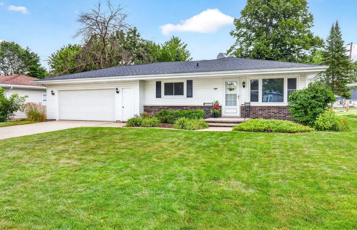 8 TRACY COURT, Appleton, WI 54915 - #1