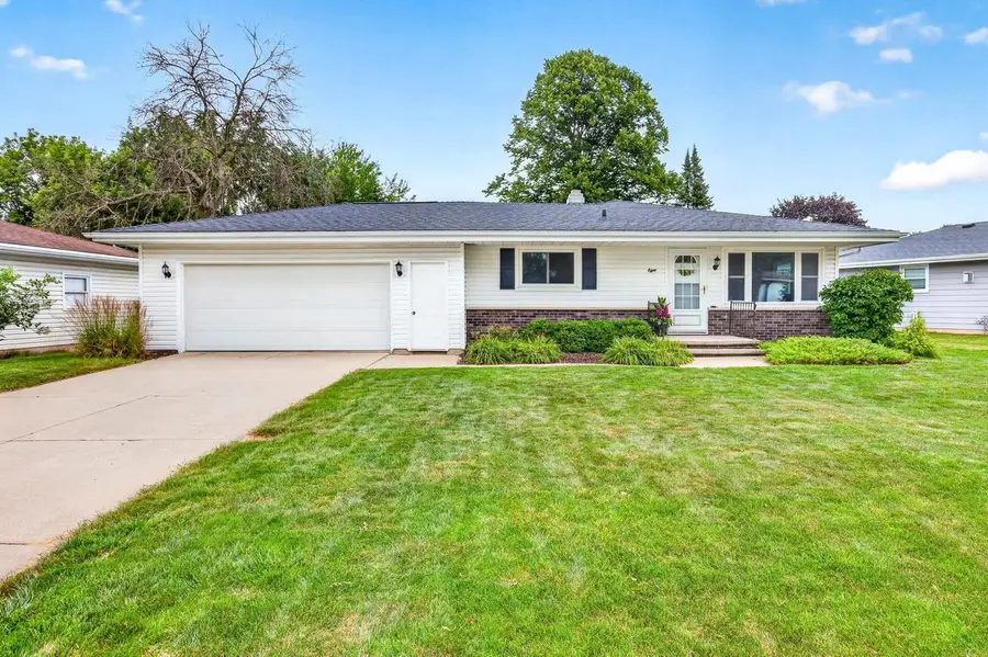 8 TRACY COURT, Appleton, WI 54915 - #2