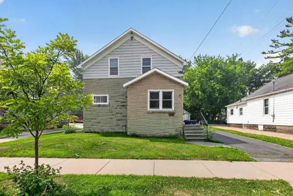 1129 W NEW YORK AVENUE, Oshkosh, WI 54901