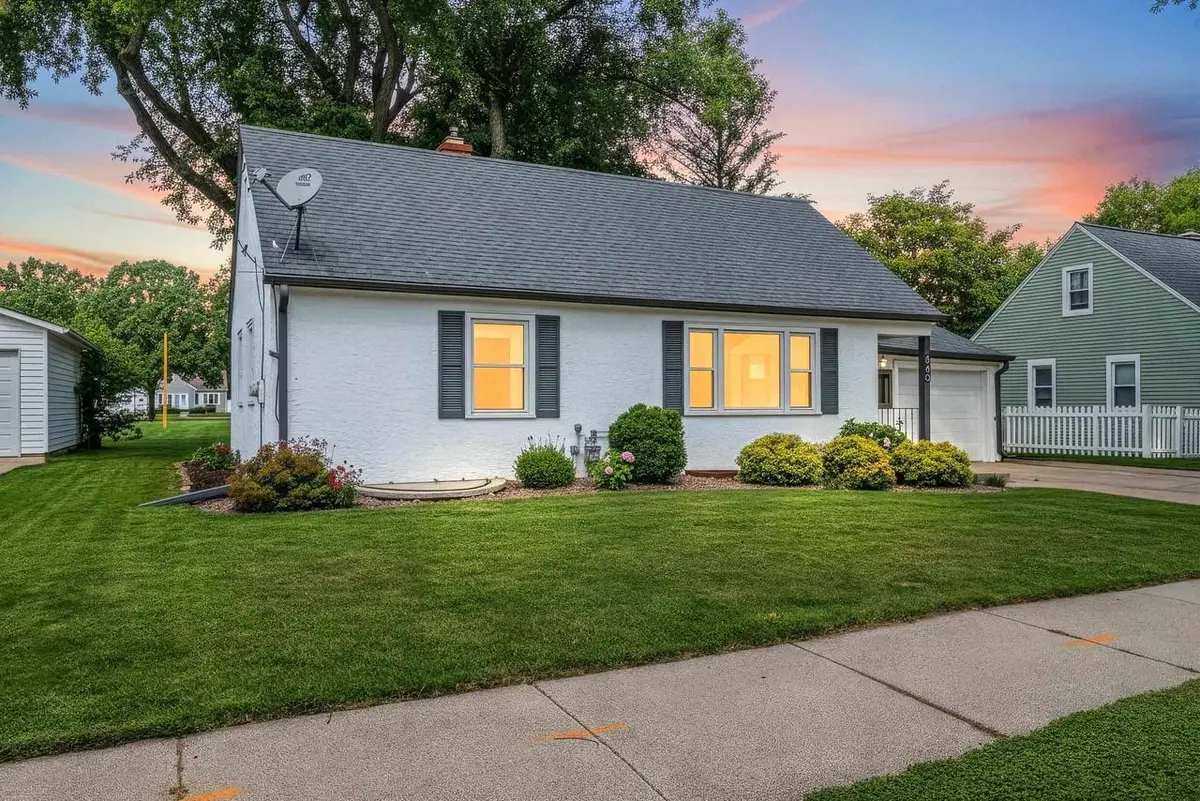 446 VICTORIA STREET, Green Bay, WI 54302 - #1