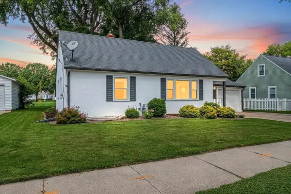 446 VICTORIA STREET, Green Bay, WI 54302