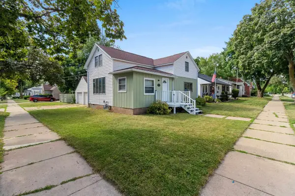 1203 N GILLETT STREET, Appleton, WI 54914