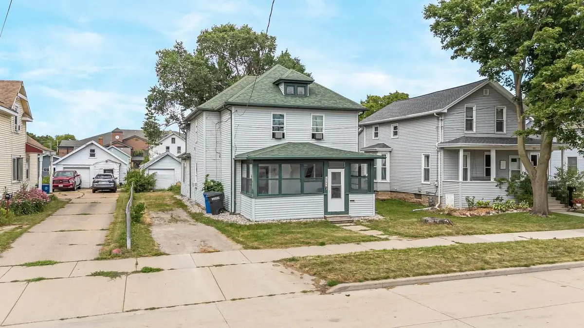 246 W 12TH AVENUE, Oshkosh, WI 54902 - #1
