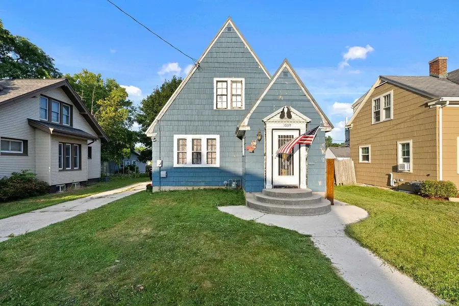 1009 N 12TH STREET, Manitowoc, WI 54220 - #3