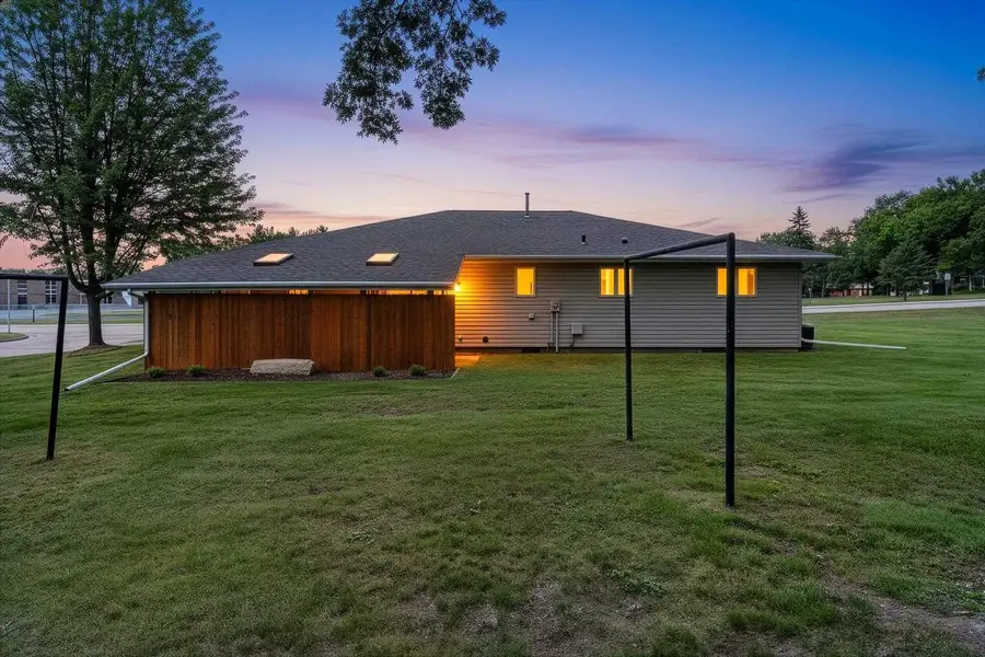 802 E RIDLINGTON AVENUE, Shawano, WI 54166 - #2