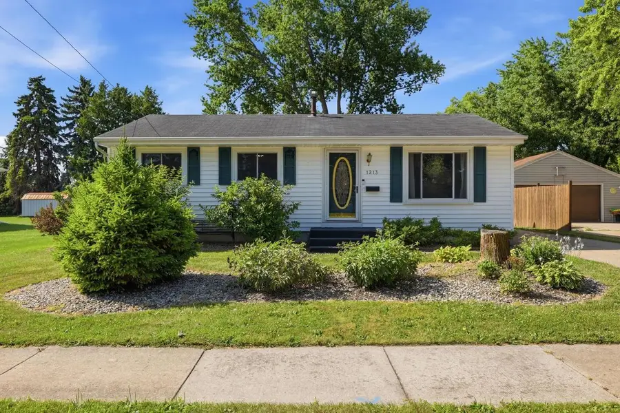 1213 W 11TH AVENUE, Oshkosh, WI 54902 - #2
