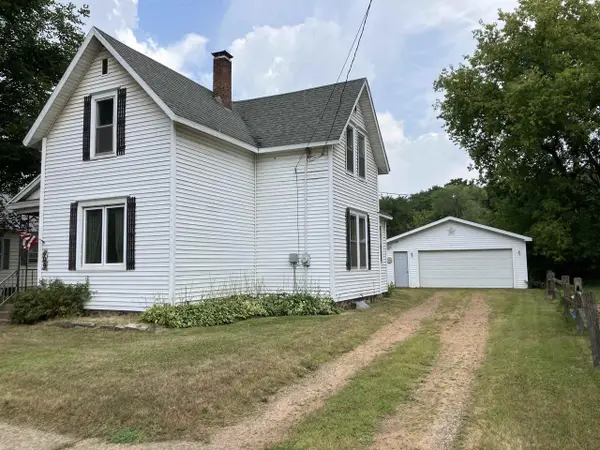 809 WARE STREET, Waupaca, WI 54981