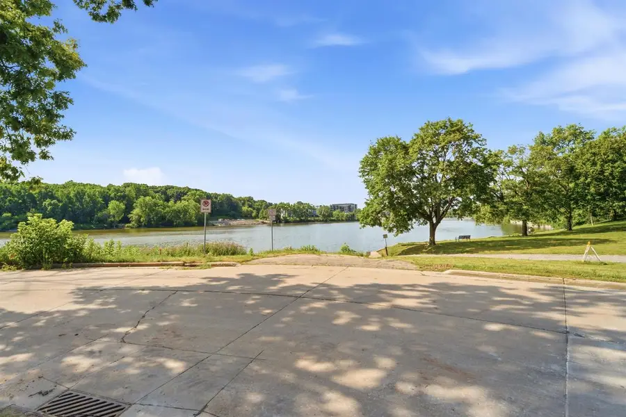 10 GREEN BAY COURT  #205, Appleton, WI 54911 - #2