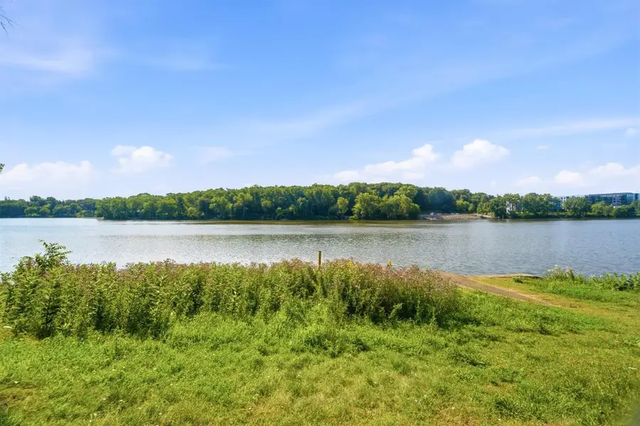 10 GREEN BAY COURT  #205, Appleton, WI 54911 - #3