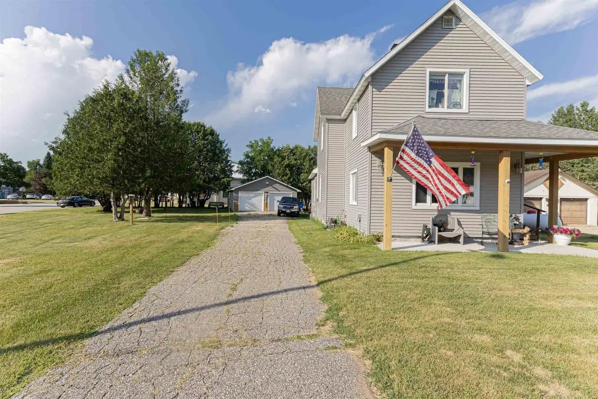 650 SCHABOW STREET, Gresham, WI 54128 - #1