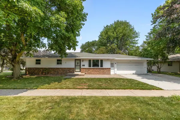 1212 E HARDING DRIVE, Appleton, WI 54915